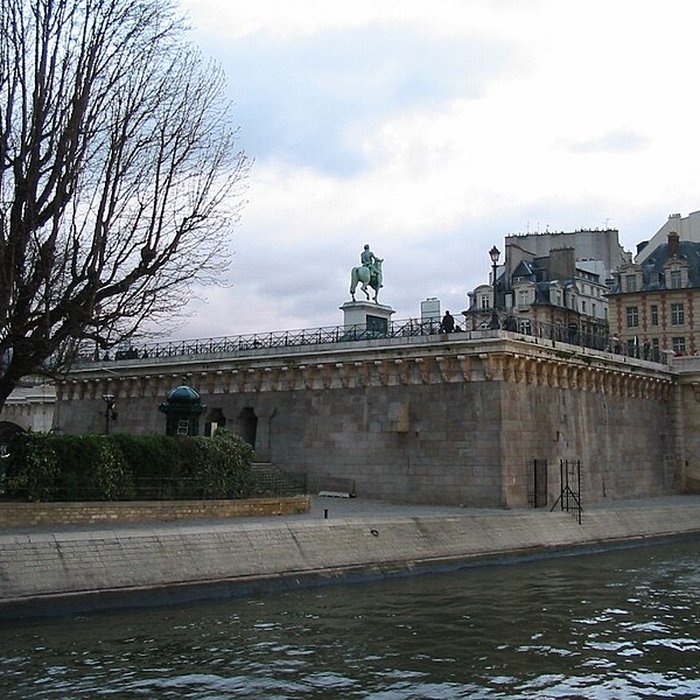 Photo de Statue équestre dHenri IV à Paris