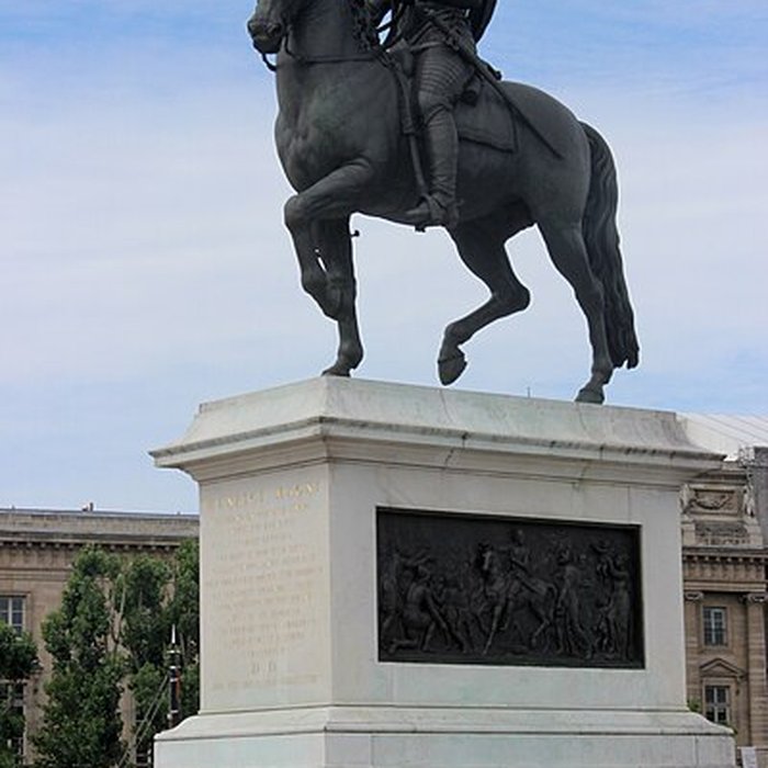 Photo de Statue équestre dHenri IV à Paris