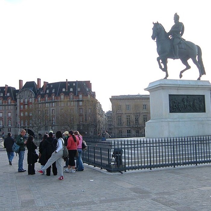 Photo de Statue équestre dHenri IV à Paris