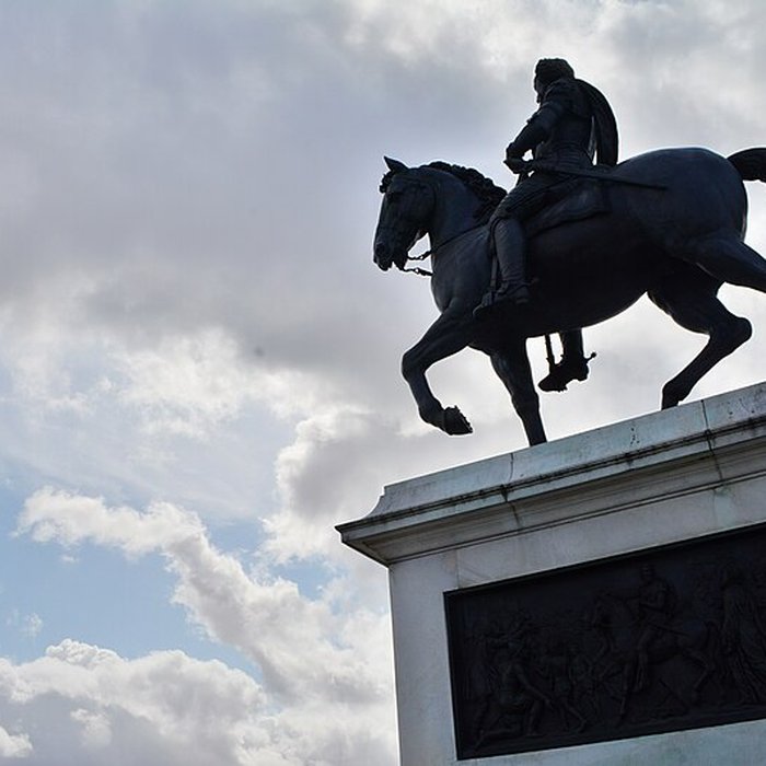 Photo de Statue équestre dHenri IV à Paris
