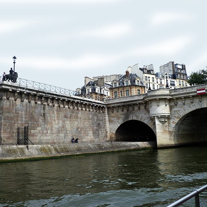 Photo de Statue équestre dHenri IV à Paris