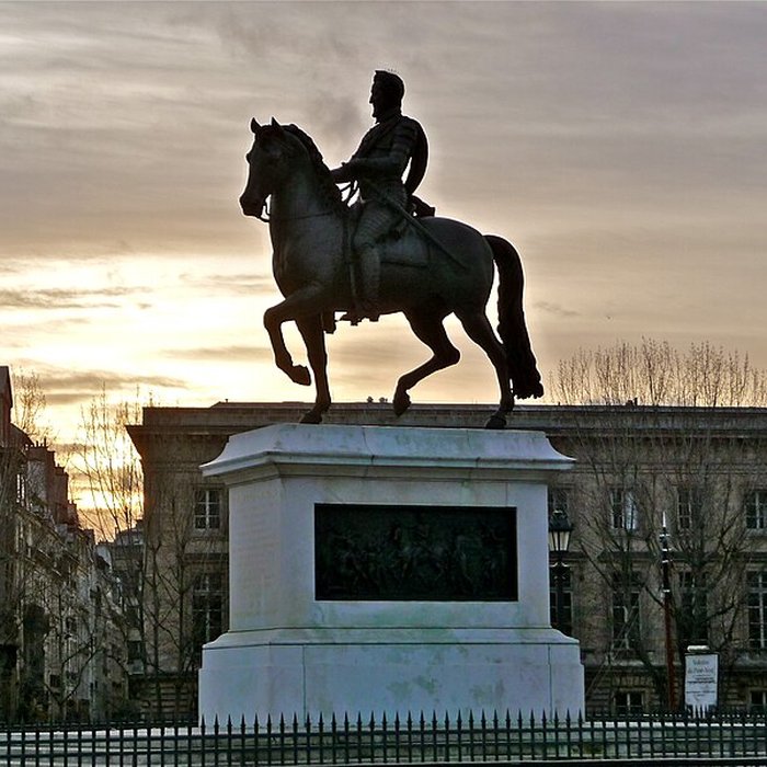 Photo de Statue équestre dHenri IV à Paris