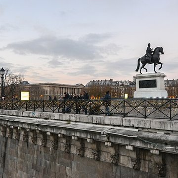 Statue équestre dHenri IV à Paris