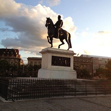 Statue équestre dHenri IV à Paris