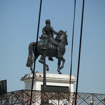 Statue équestre dHenri IV à Paris
