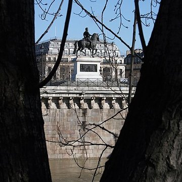 Statue équestre dHenri IV à Paris