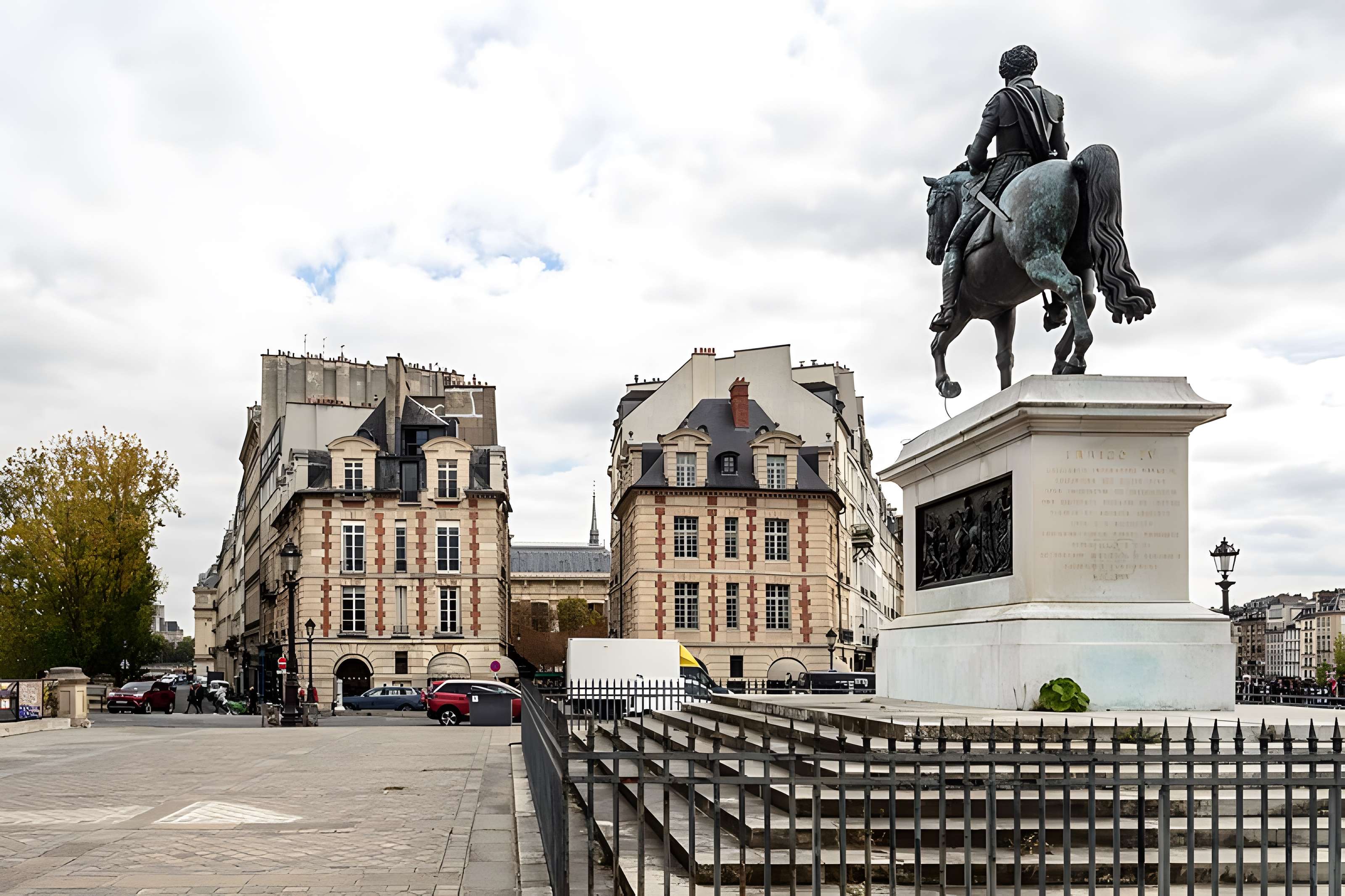 Statue équestre d'Henri IV à Paris