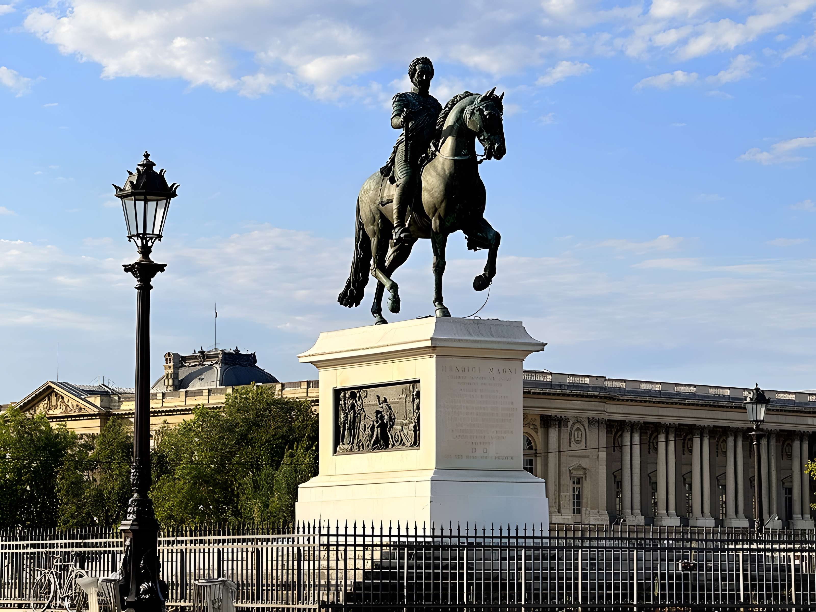 Statue équestre d'Henri IV à Paris