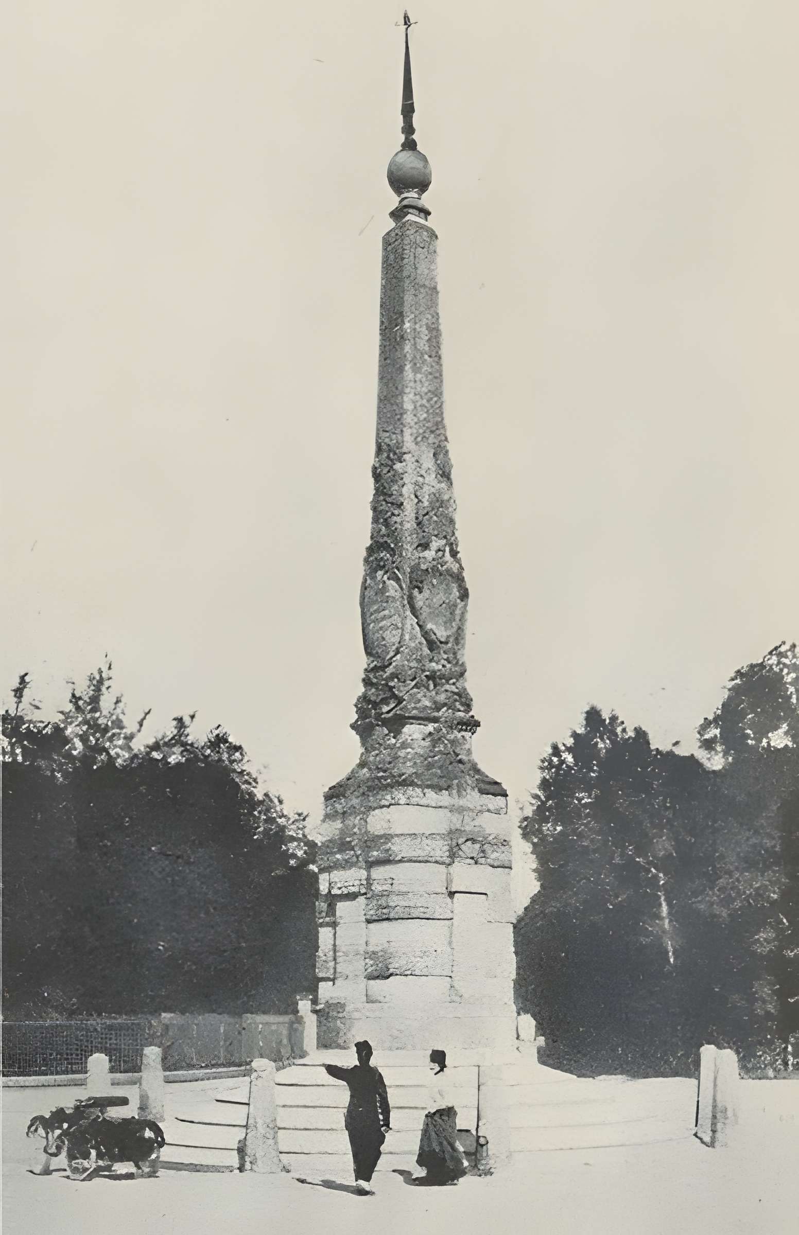 Pyramide du bois de Vincennes - Paris 12ème
