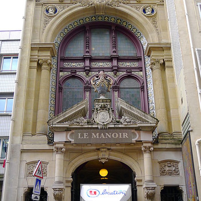 Photo de Anciens magasins de vente des faïenceries de Choisy-le-Roi - Paris 10ème