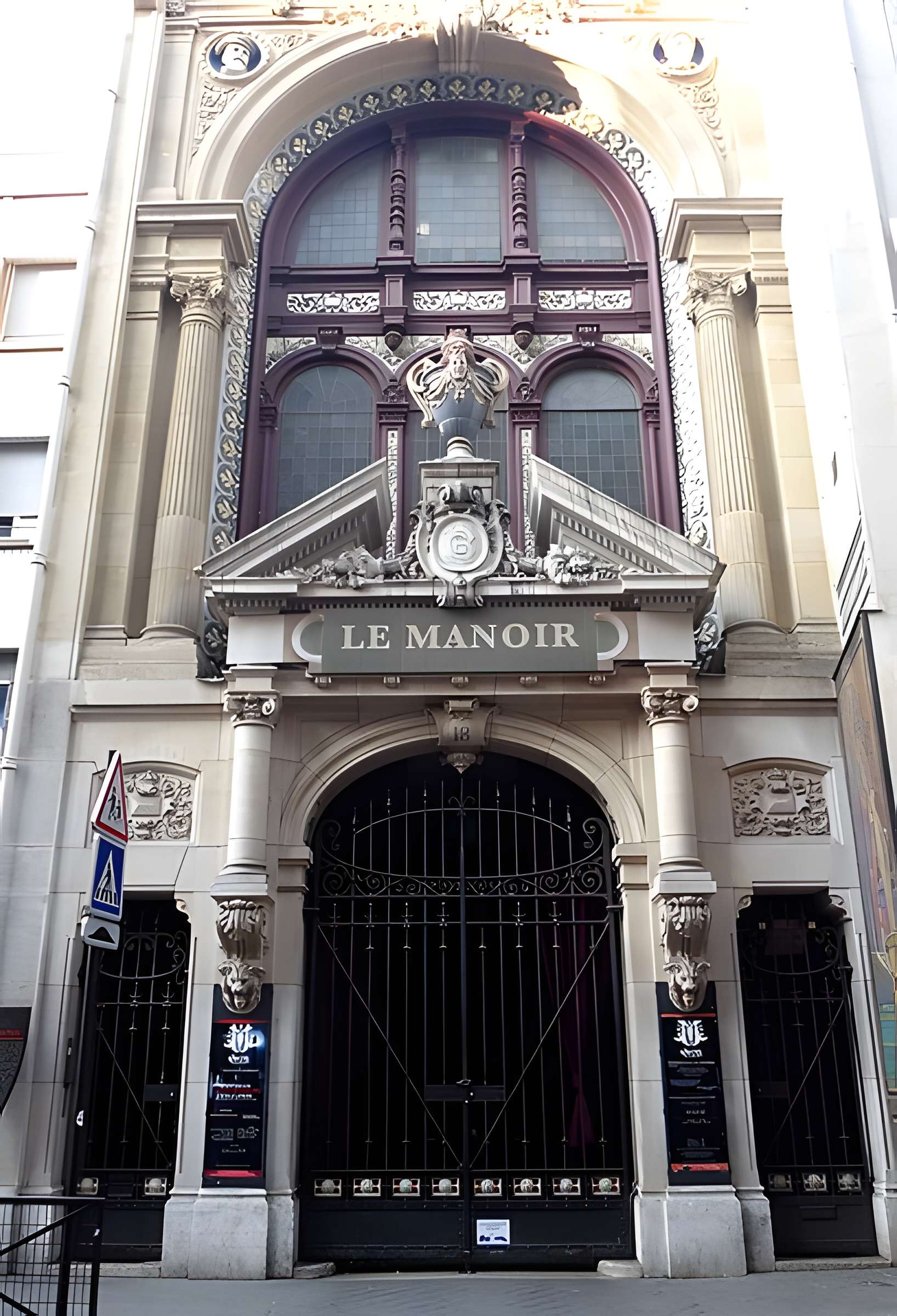 Anciens magasins de vente des faïenceries de Choisy-le-Roi - Paris 10ème