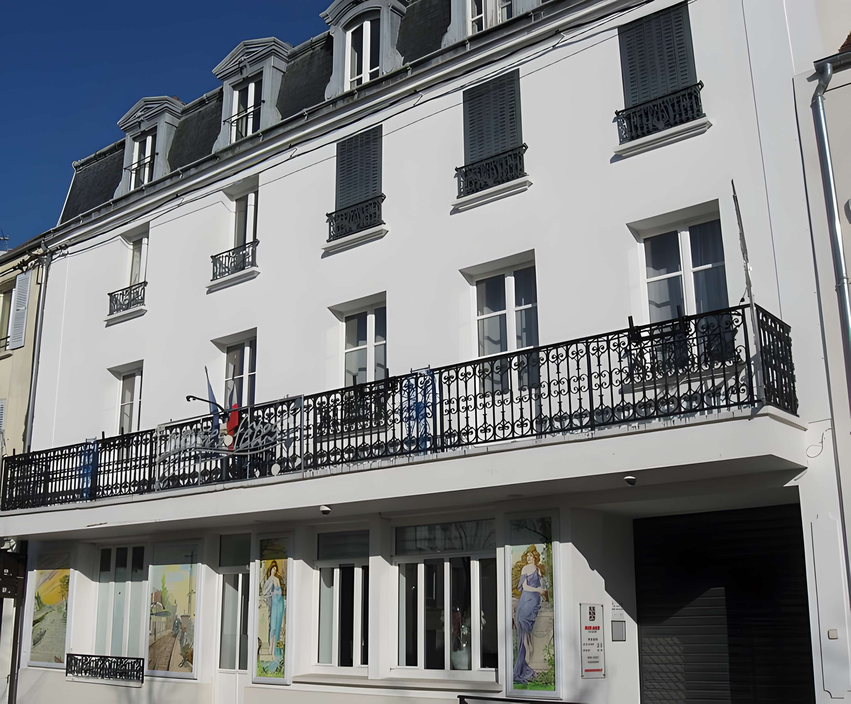 Anciens magasins de vente des faïenceries de Choisy-le-Roi - Paris 10ème