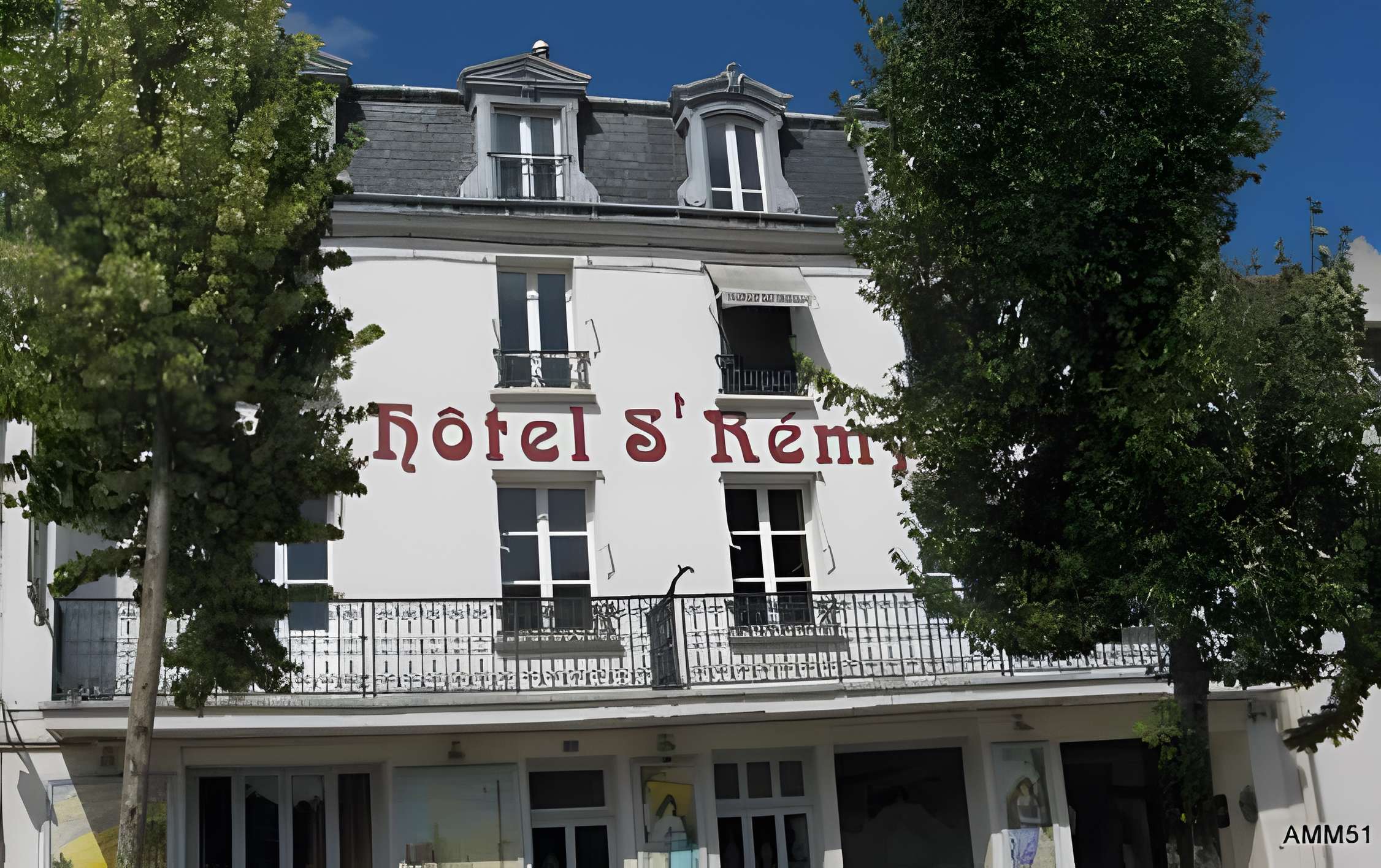 Anciens magasins de vente des faïenceries de Choisy-le-Roi - Paris 10ème