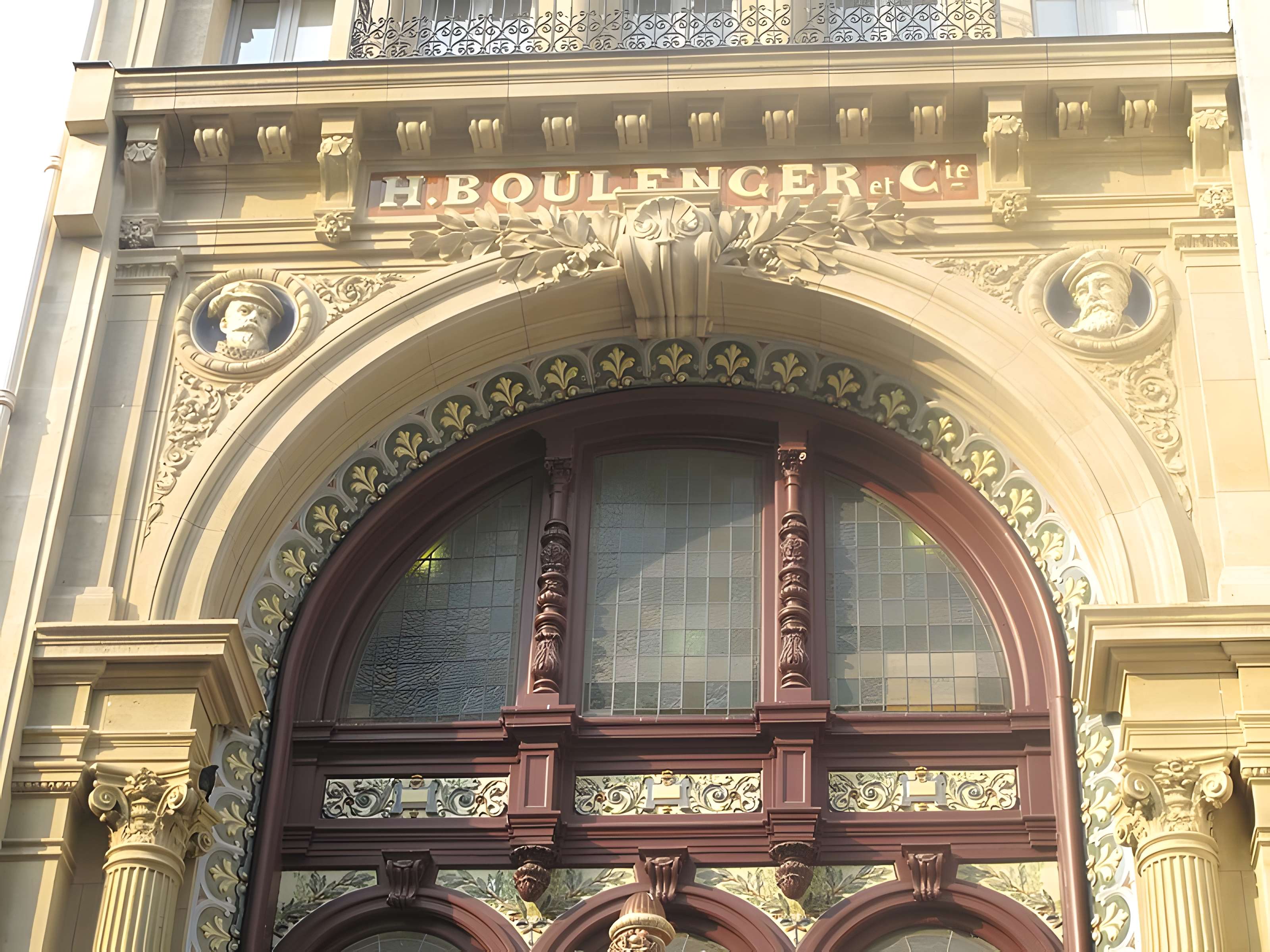 Anciens magasins de vente des faïenceries de Choisy-le-Roi - Paris 10ème