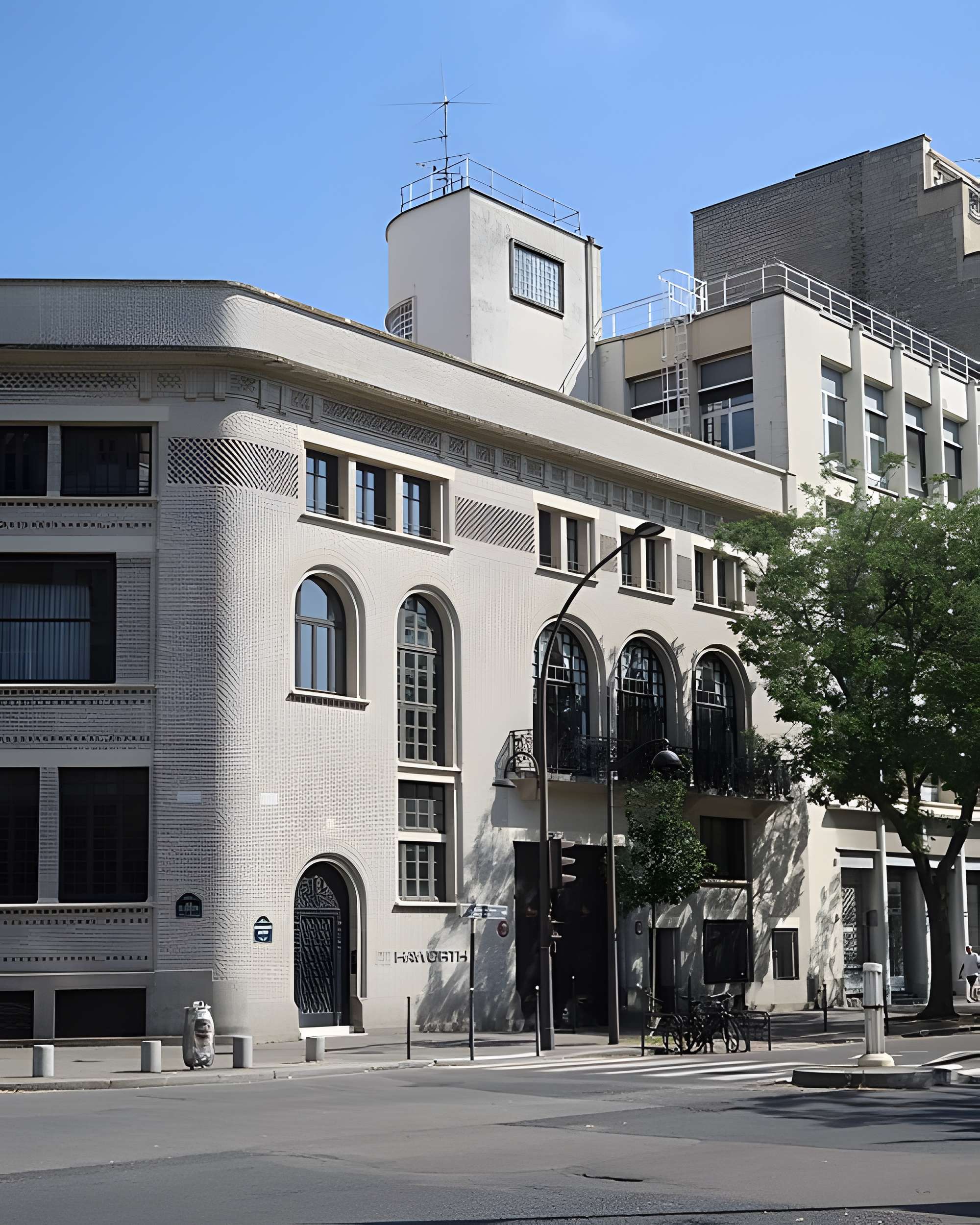 Ancien atelier du ferronnier Brandt, faisant partie de l'ensemble immobilier 101, 103 boulevard Murat, 55 rue du Général-Delestraint et 112 rue Michel-Ange