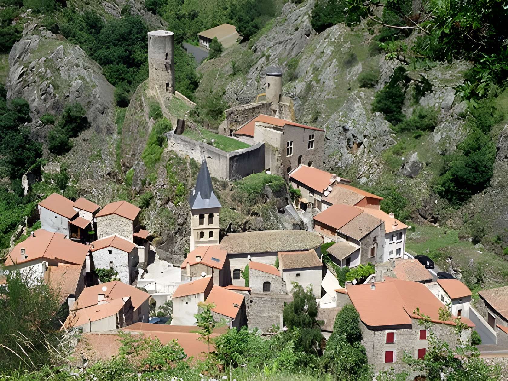 Saint-Floret plus beau village du Puy-de-Dôme 