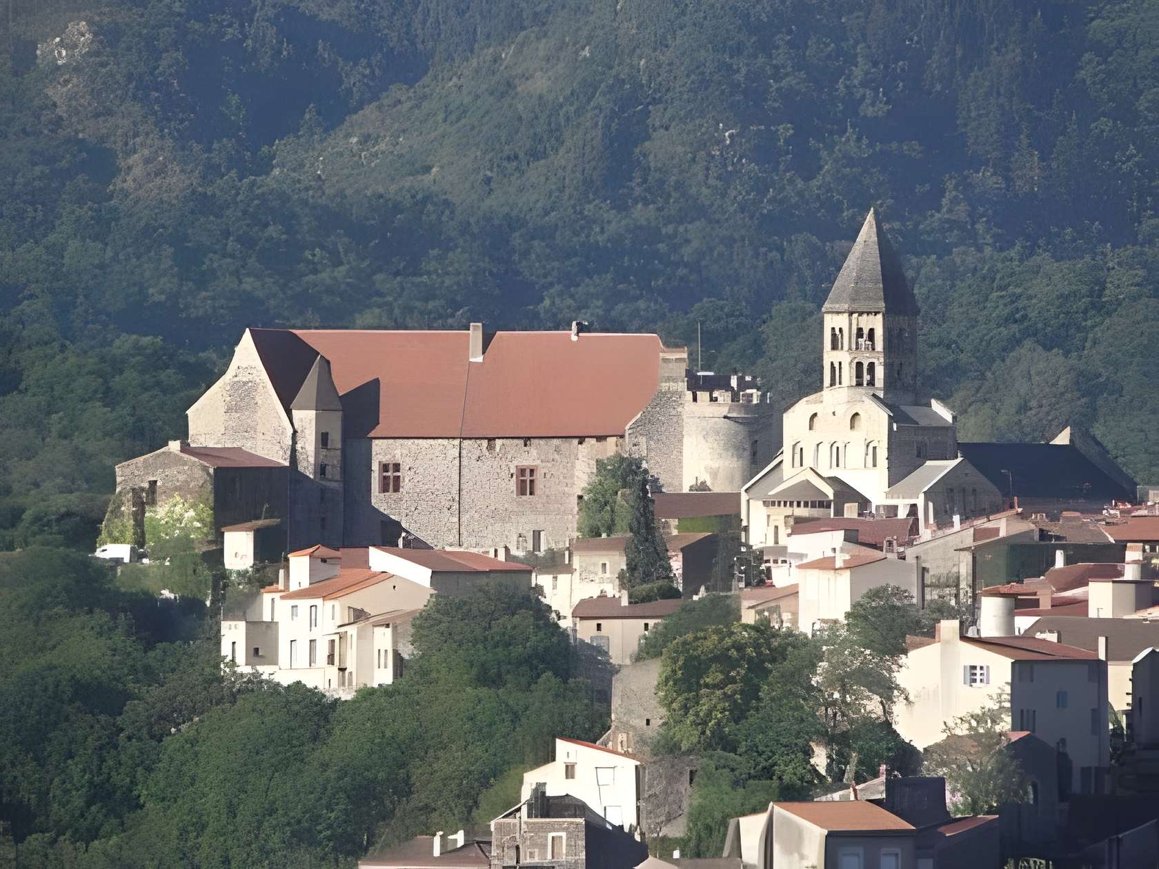 Saint-Saturnin plus beau village du Puy-de-Dôme 
