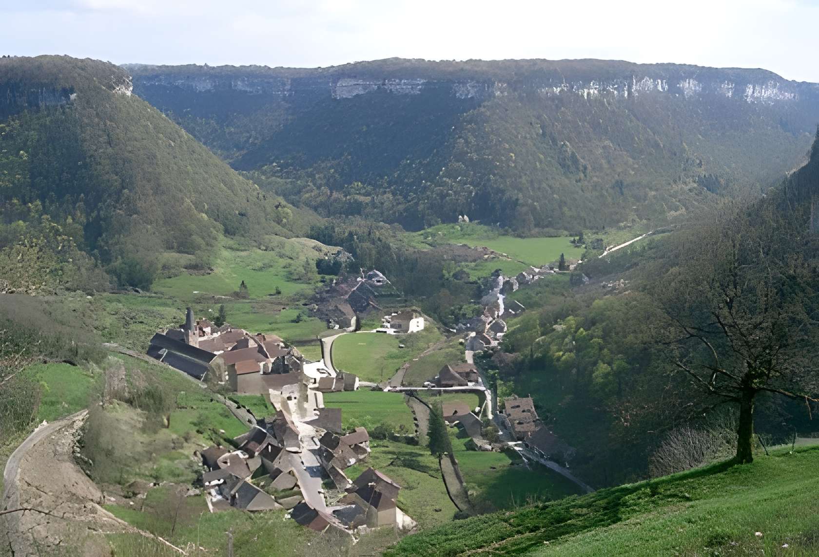 Baume-les-Messieurs plus beau village du Jura 