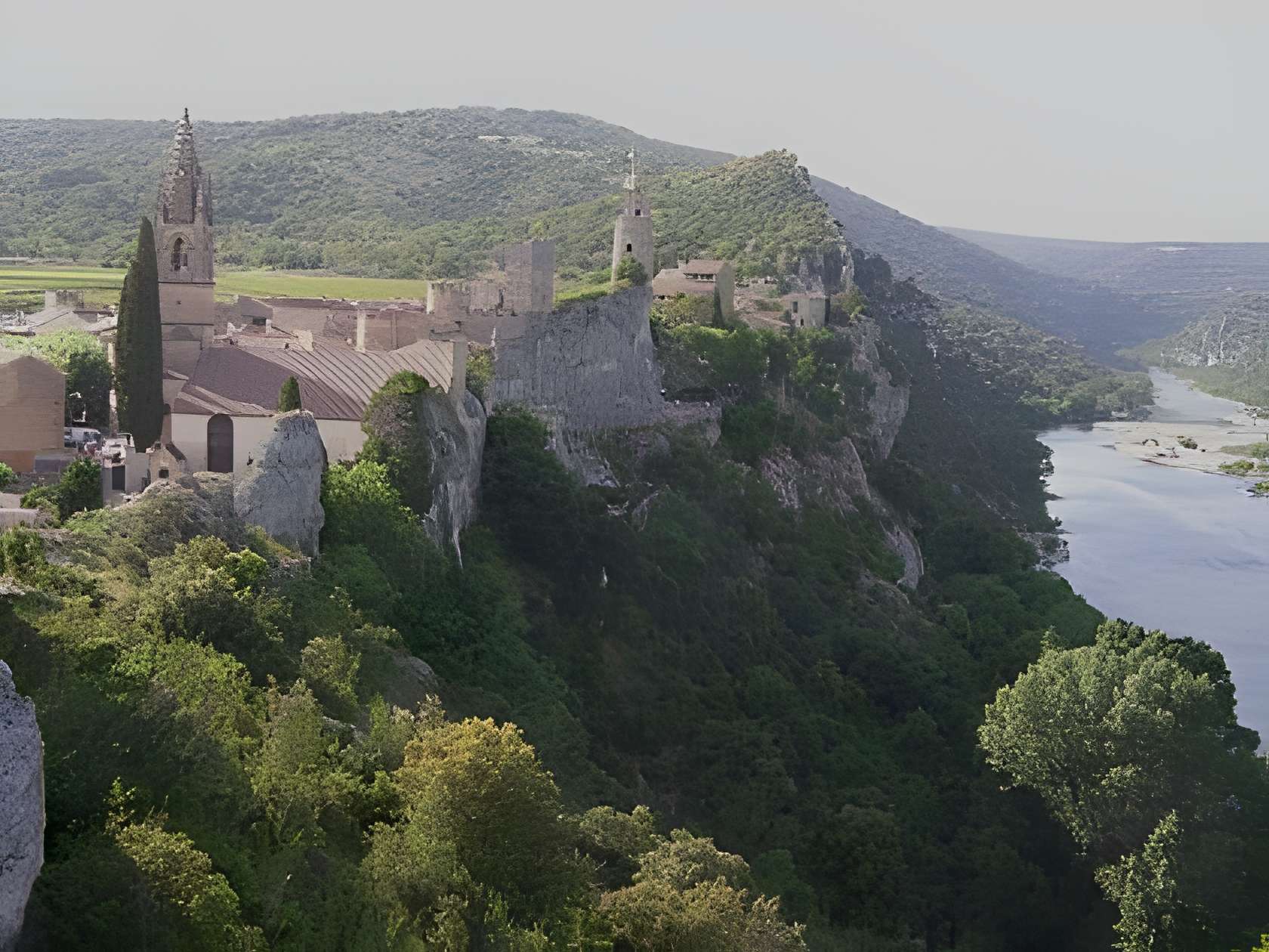 Aiguèze plus beau village du Gard 