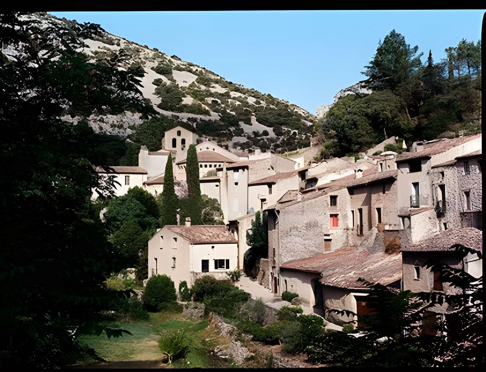Saint Guilhem le Désert plus beau village de l'Hérault 