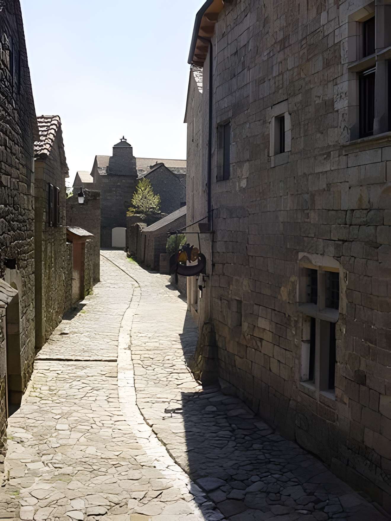 La Garde Guérin plus beau village de la Lozère 