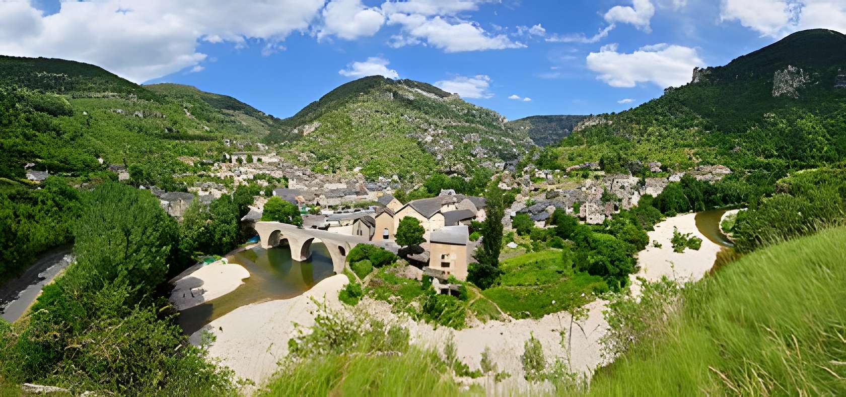 Sainte-Énimie plus beau village de la Lozère 