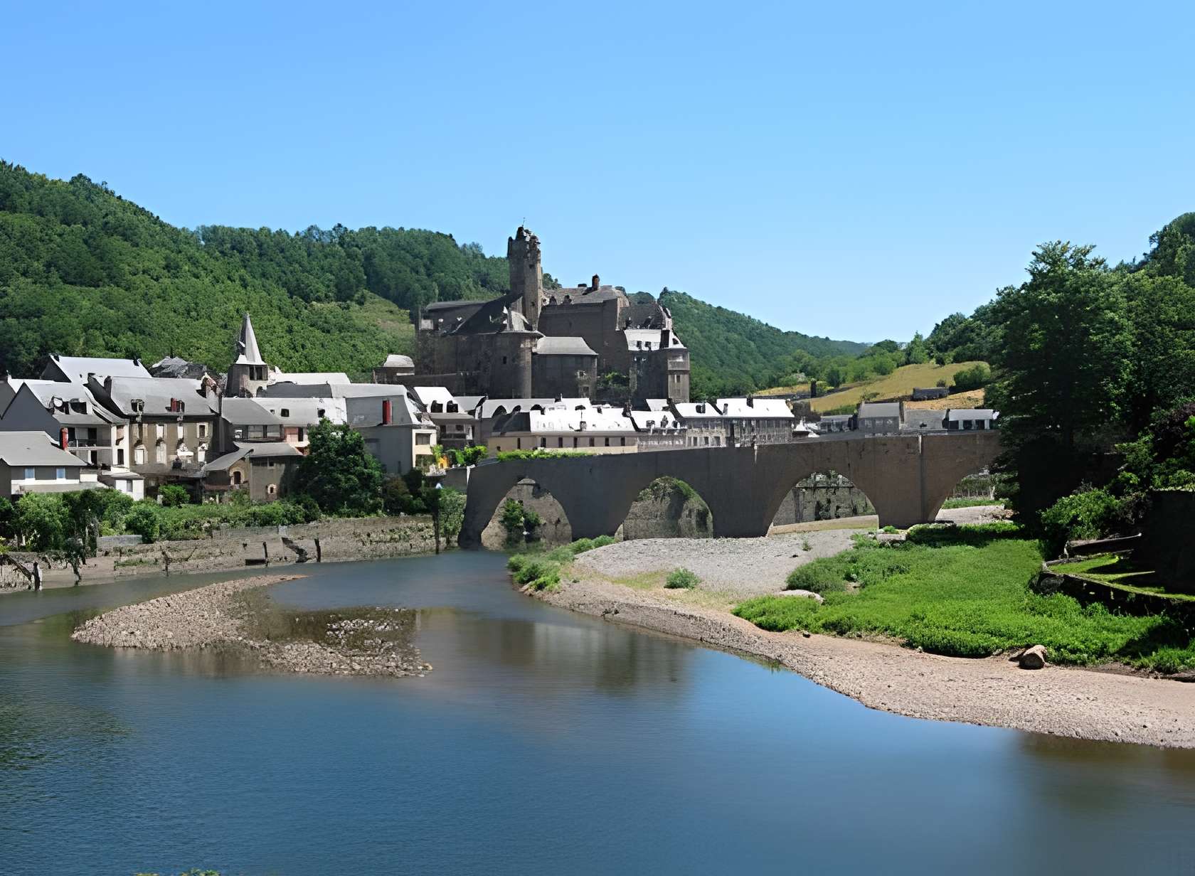 Estaing plus beau village de l'Aveyron 
