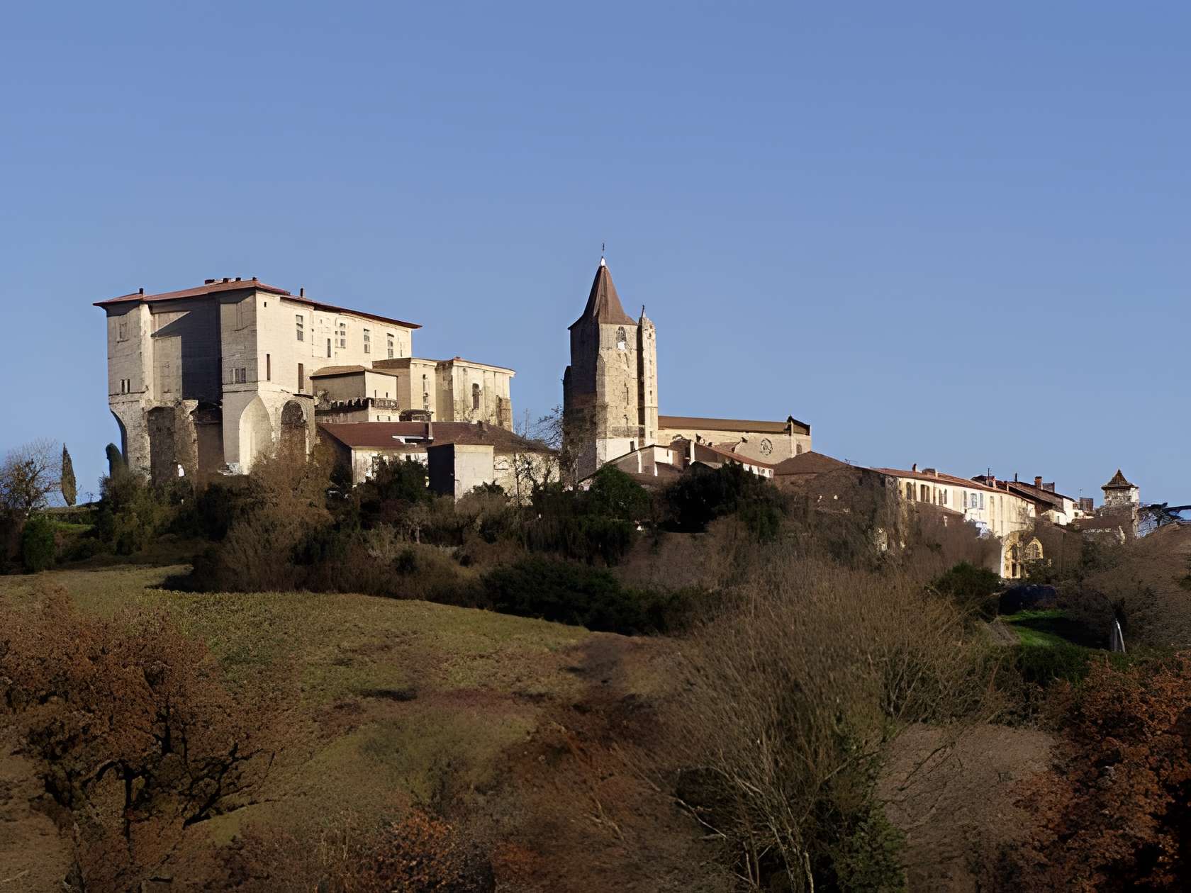 Lavardens plus beau village du Gers 