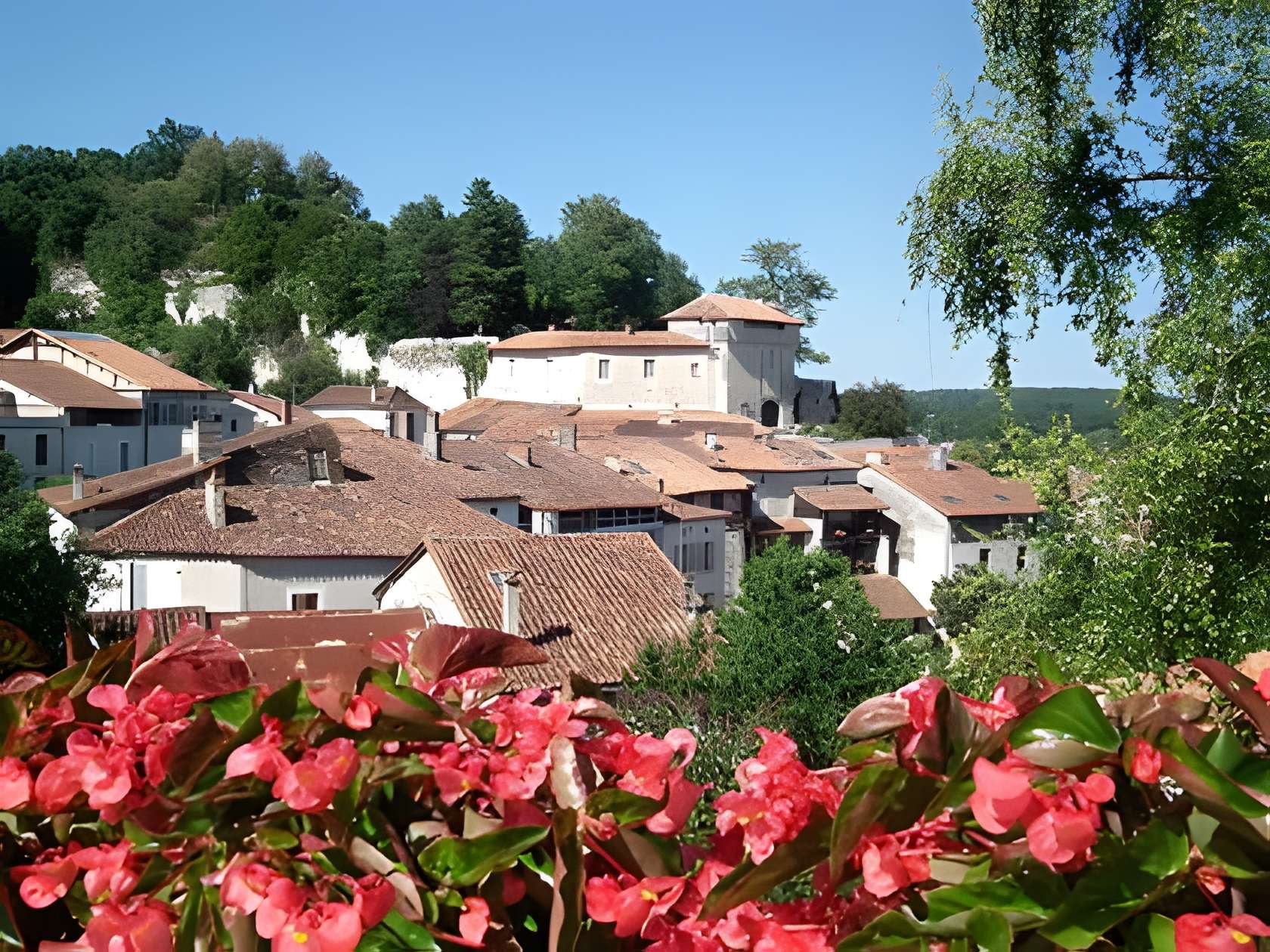 Aubeterre-sur-Dronne plus beau village de Charente 