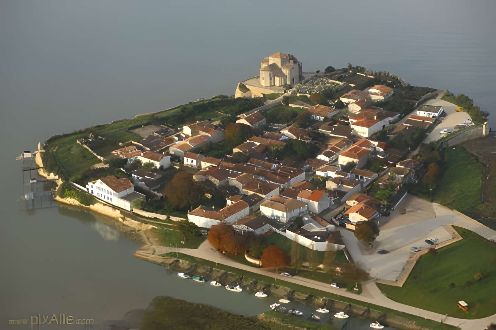 Talmont-sur-Gironde plus beau village de Charente-Maritime vue aérienne