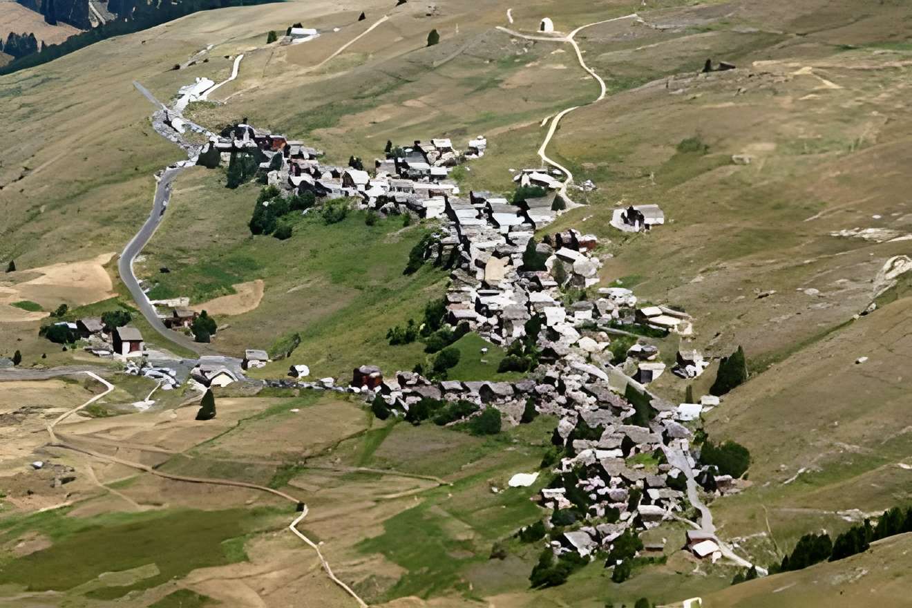 Saint Véran plus beau village des Hautes-Alpes 