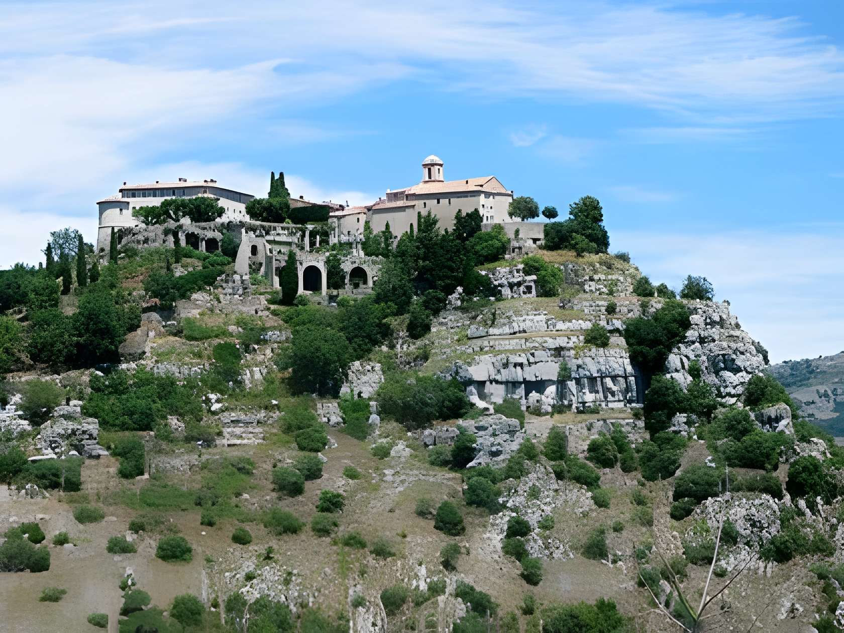 Gourdon plus beau village des Alpes-Maritimes 