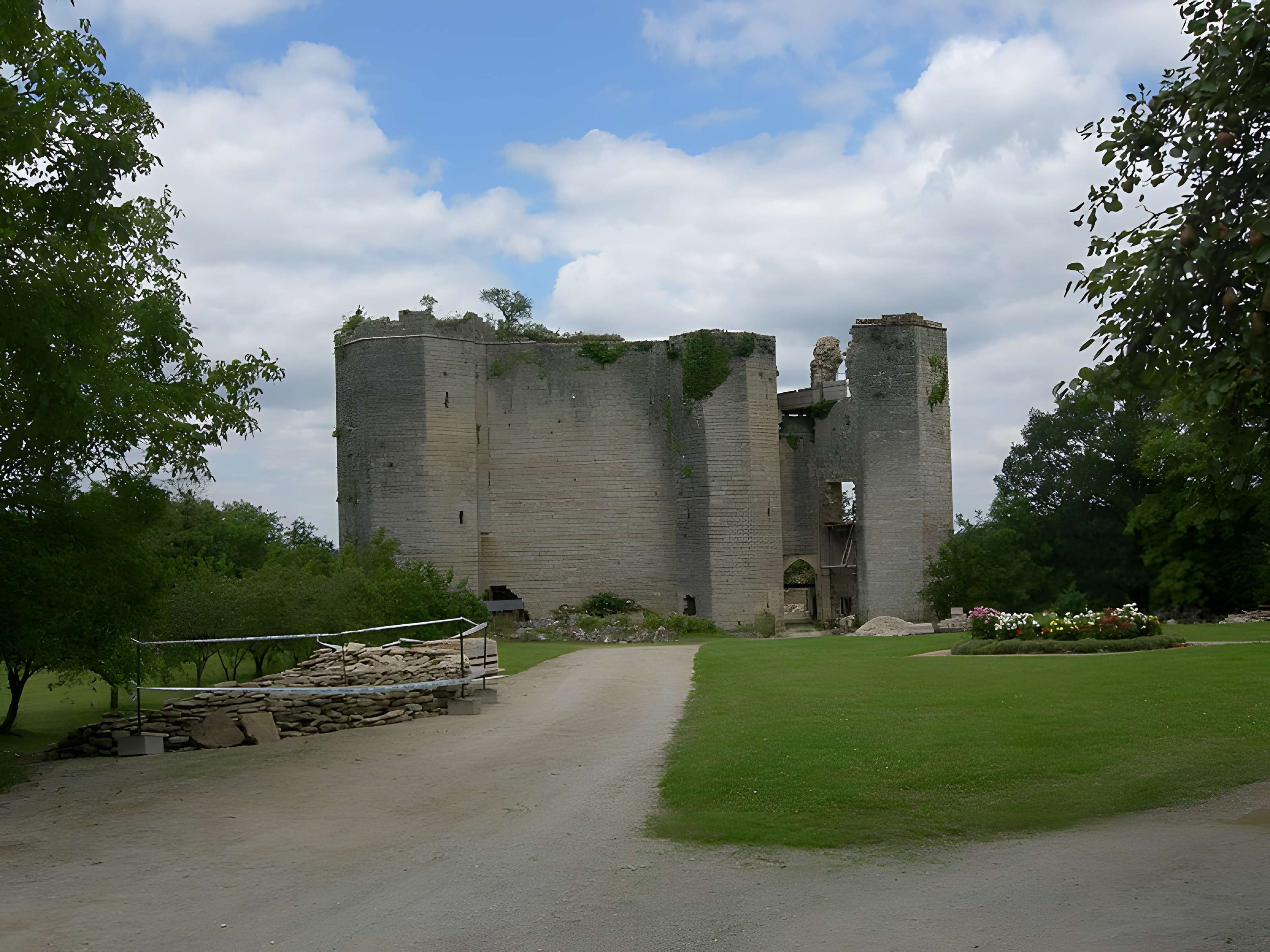 Château de Montfort à Montigny-Montfort