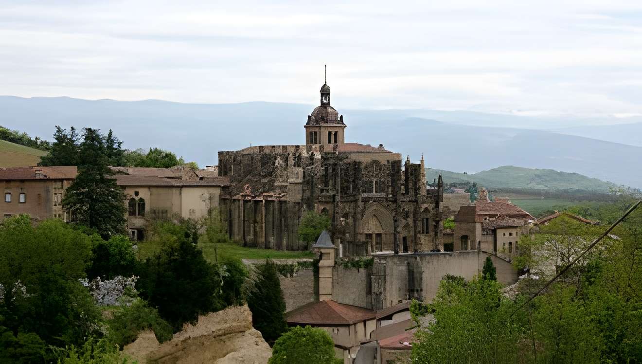 Saint-Antoine-l'Abbaye plus beau village de l'Isère 