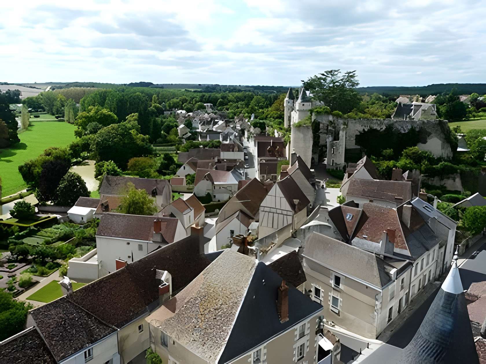 Montrésor plus beau village de l'Indre-et-Loire 