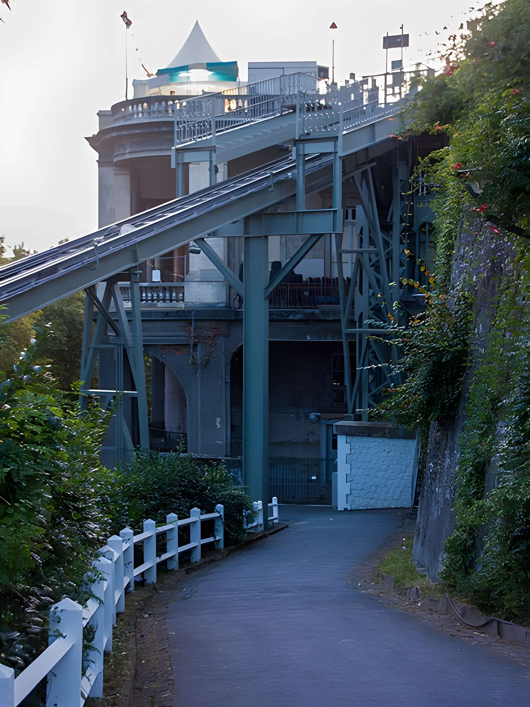 Pavillon des Arts et funiculaire