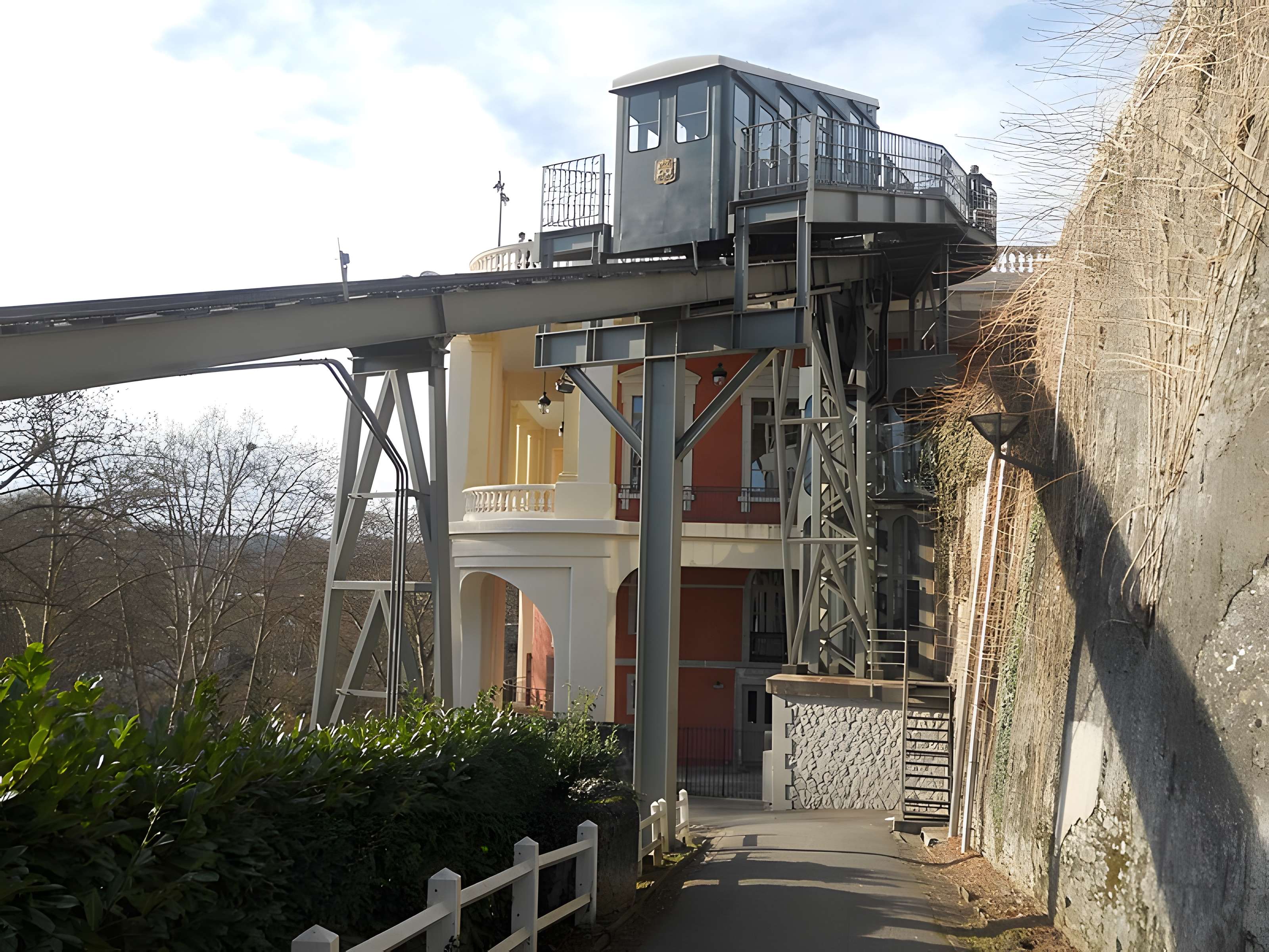 Pavillon des Arts et funiculaire