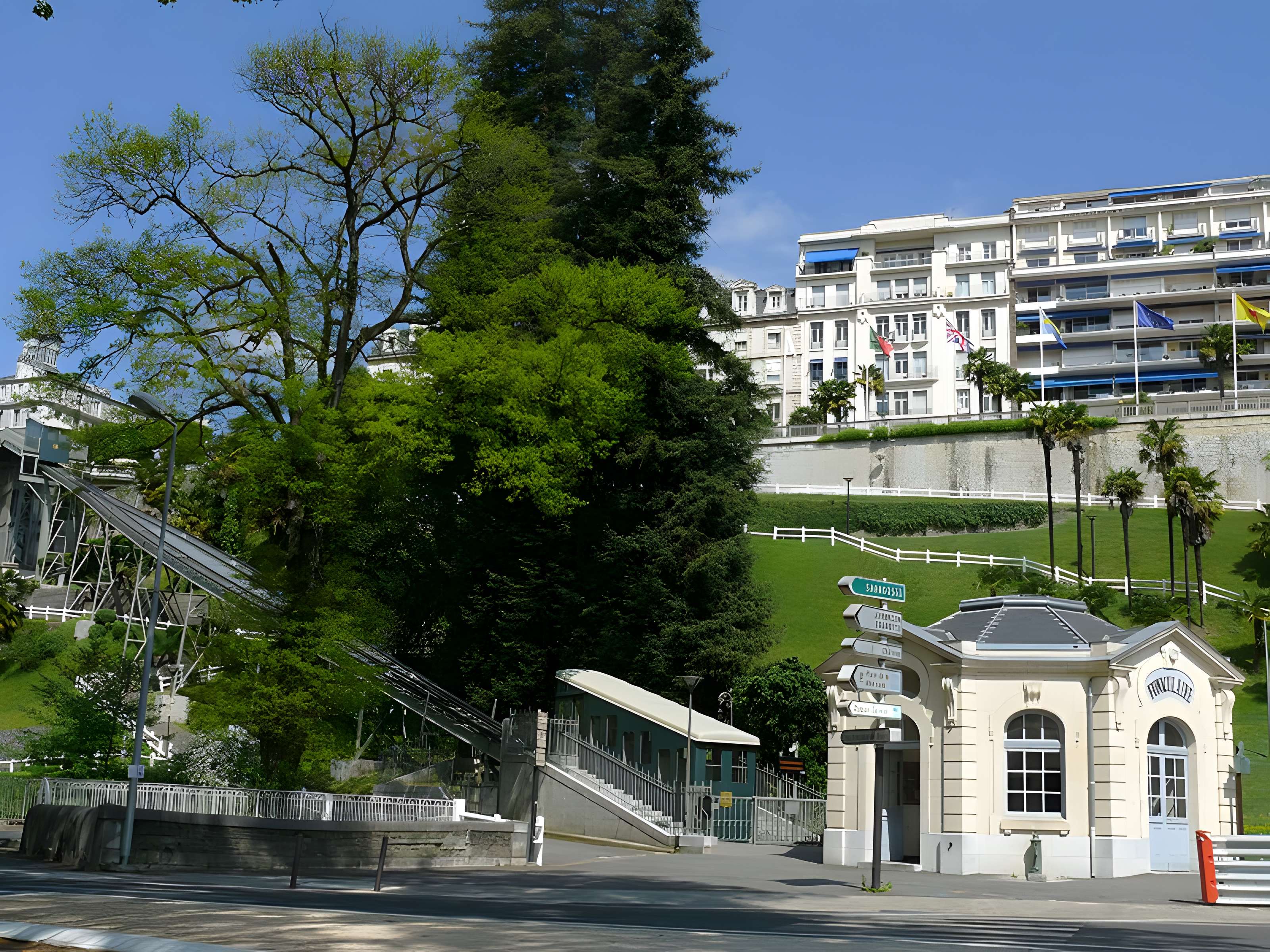 Pavillon des Arts et funiculaire