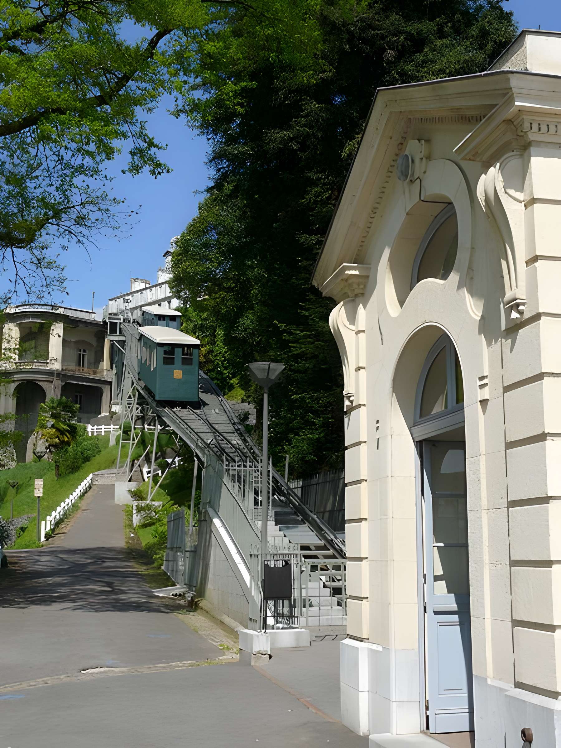 Pavillon des Arts et funiculaire