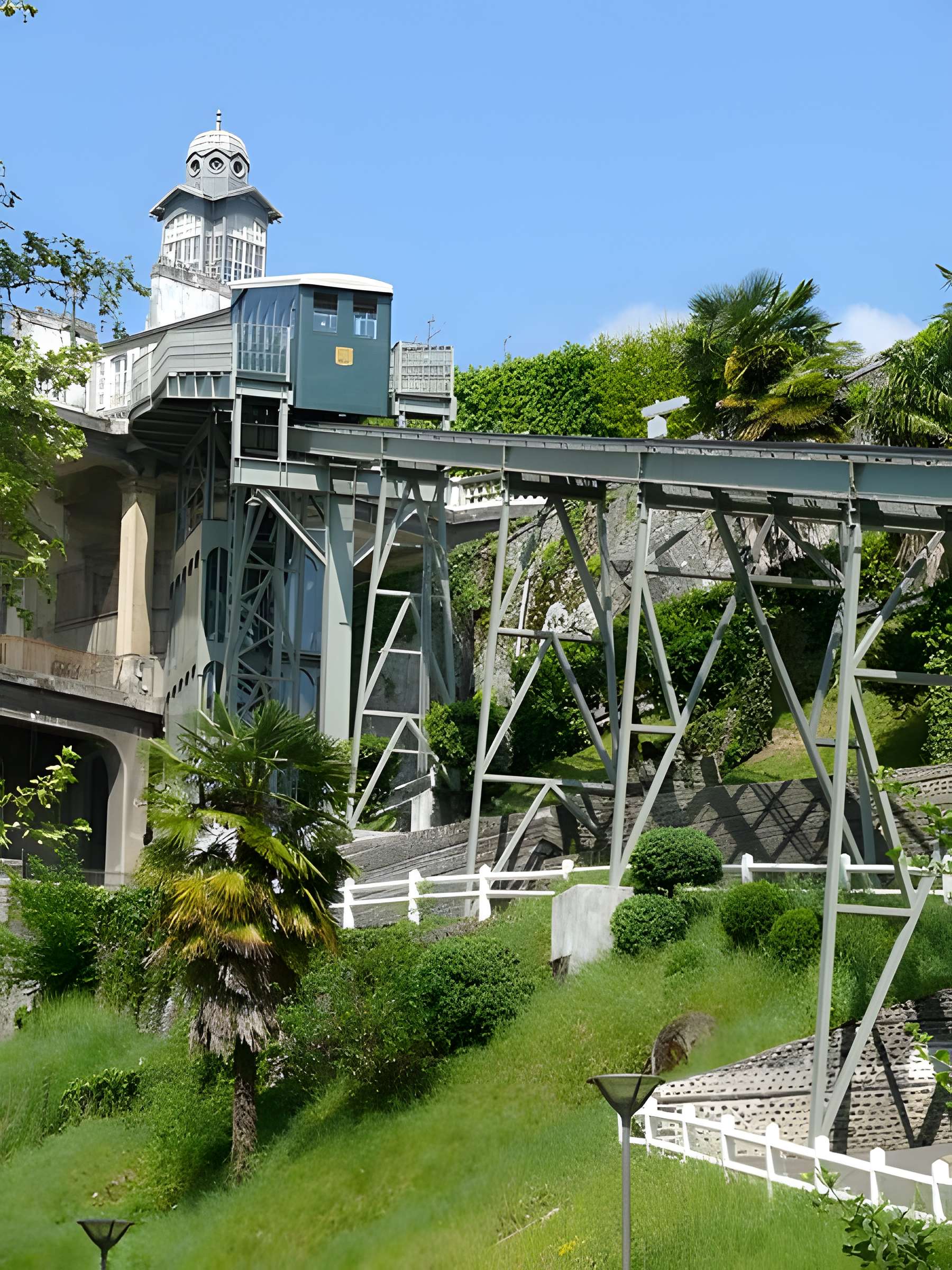 Pavillon des Arts et funiculaire