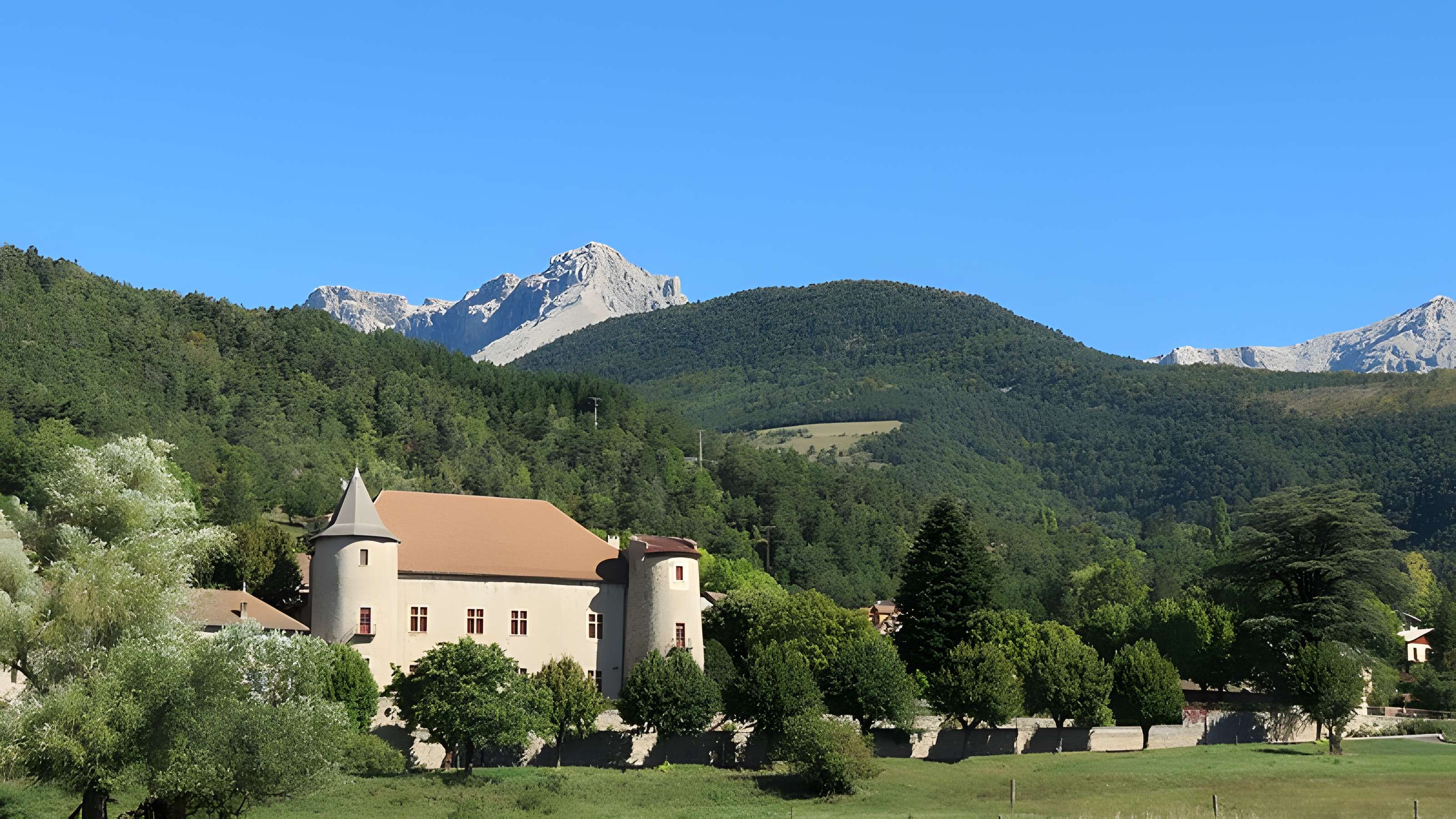 Château de Montmaur dans les Hautes-Alpes
