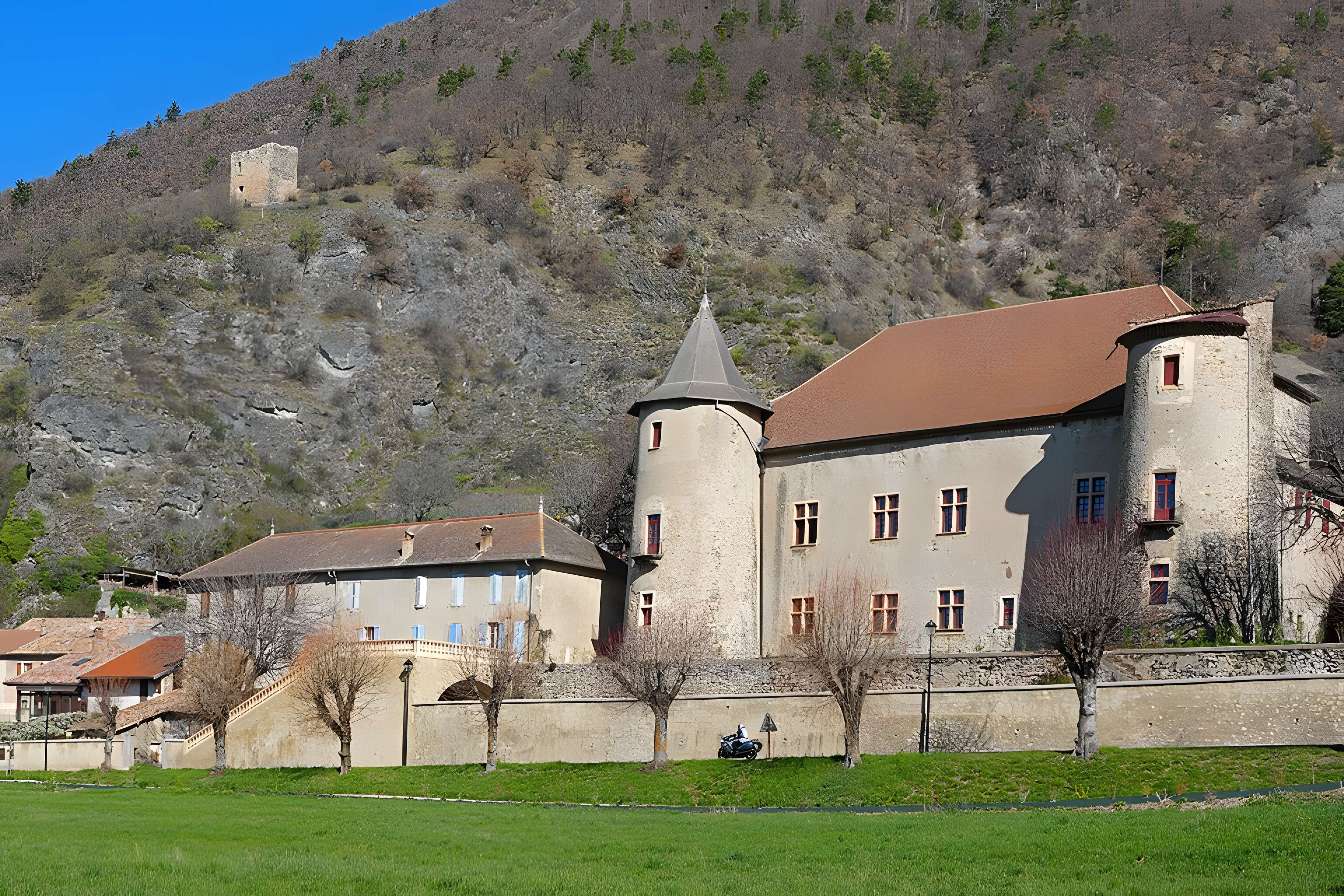 Château de Montmaur dans les Hautes-Alpes