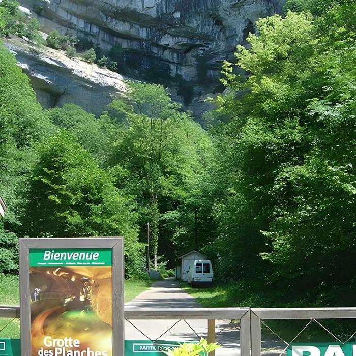 Photo de Grottes des Planches - visite