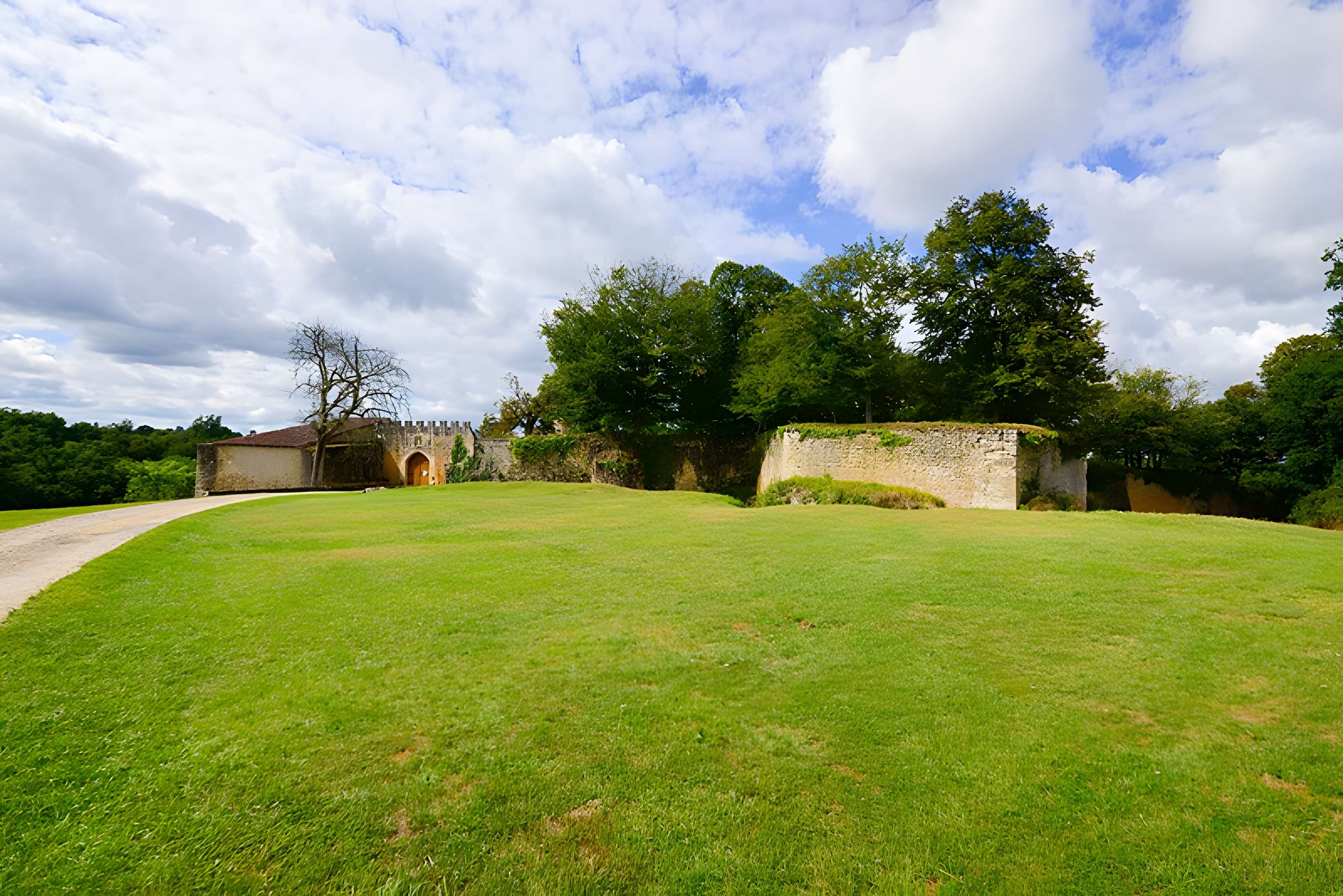 Château de Montréal à Issac