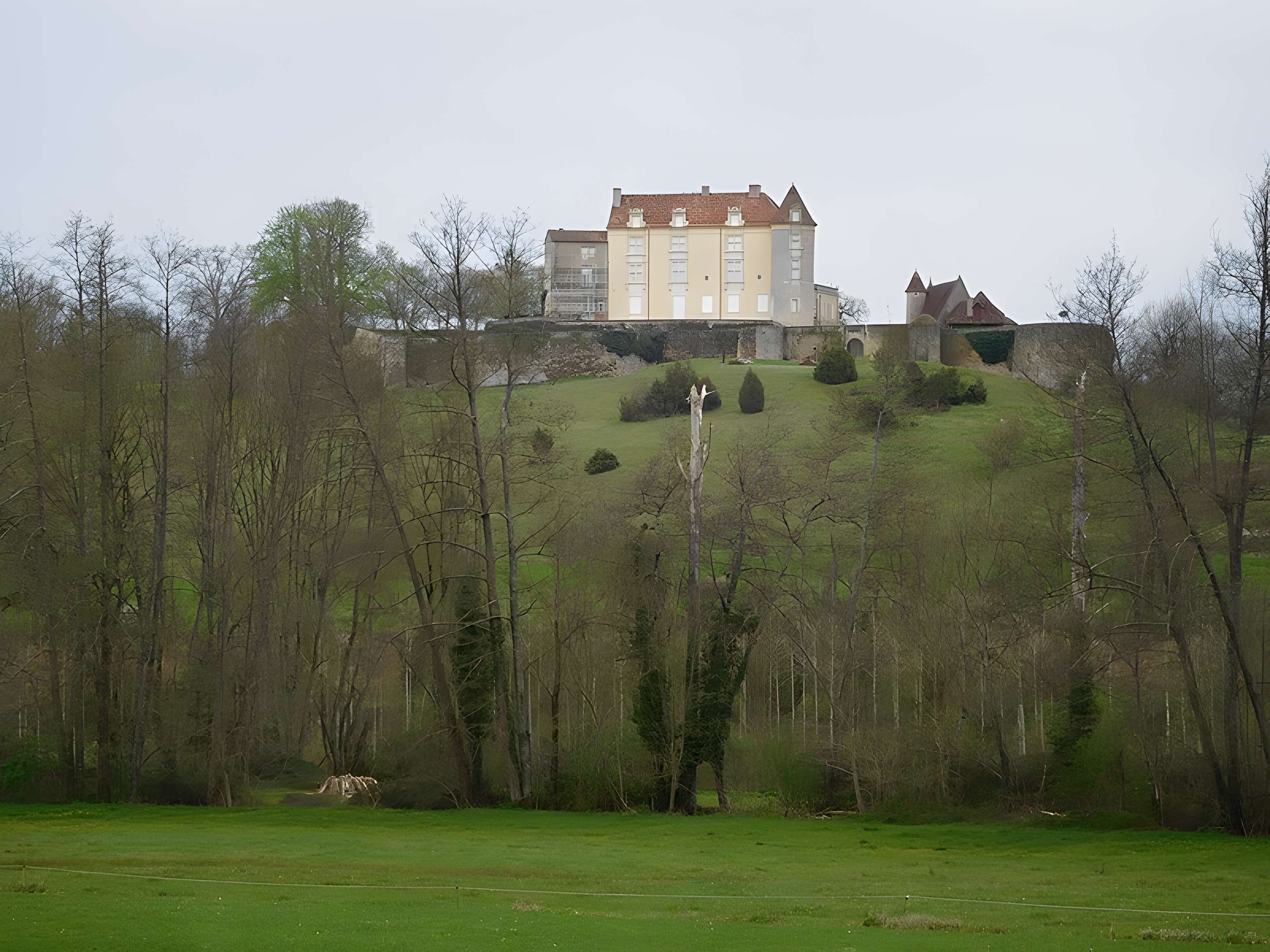 Château de Montréal à Issac