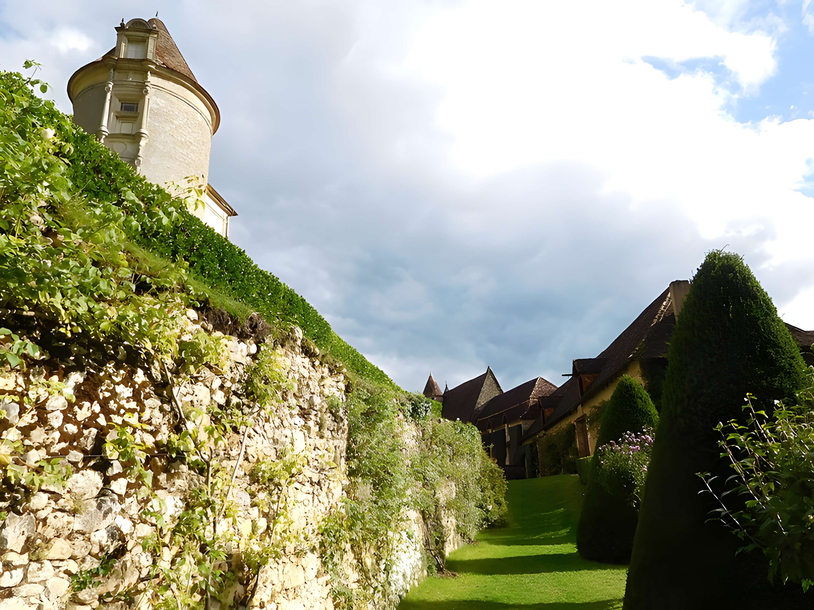 Château de Montréal à Issac