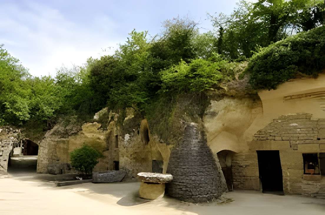Village Troglodyte de Louresse-Rochemenier 