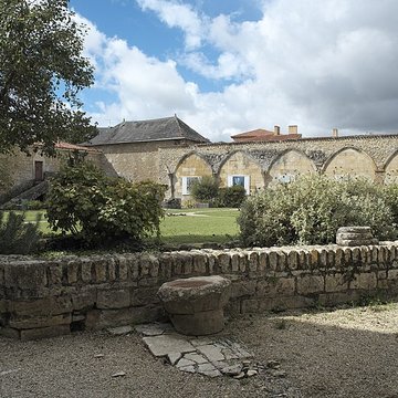Abbaye de Charroux