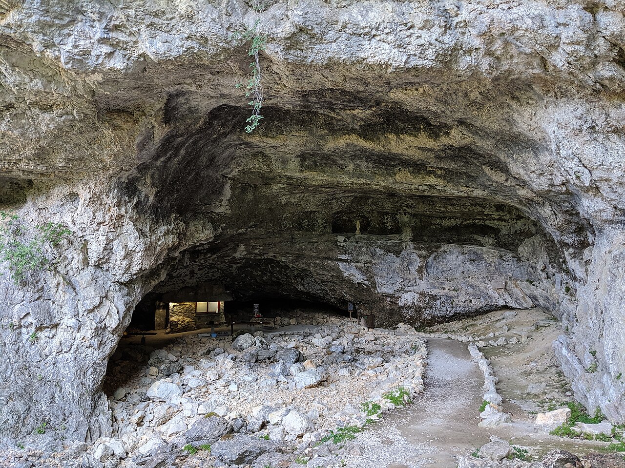 Visite de la Grotte de la Luire