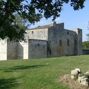Château de Nieul-les-Saintes